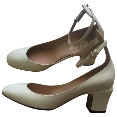 Pre-owned Valentino Garavani Tango White Patent Leather Heels