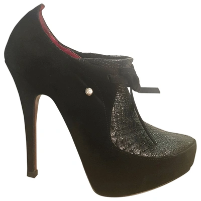 Pre-owned Cesare Paciotti Heels In Black