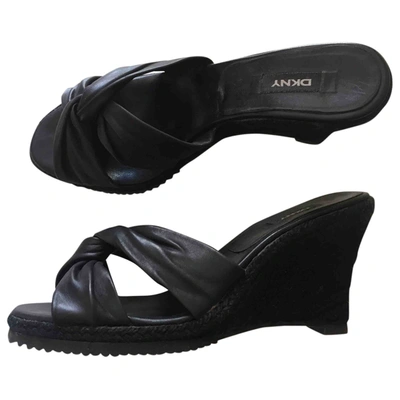 Pre-owned Dkny Leather Sandals In Black