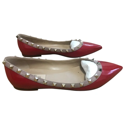 Pre-owned Valentino Garavani Rockstud Patent Leather Ballet Flats In Red
