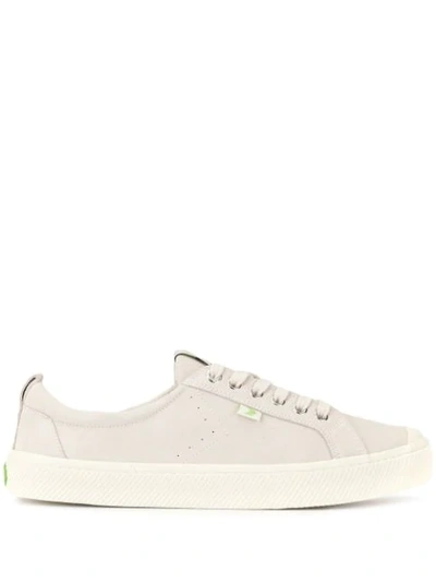 Cariuma Oca Low Off White Suede Sneaker In Grey