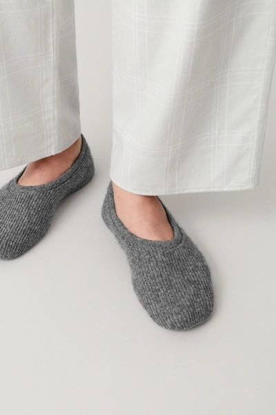 Cos Ribbed Cashmere Slippers In Grey