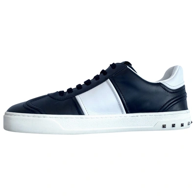 Pre-owned Valentino Garavani Rockstud Leather Low Trainers In Navy