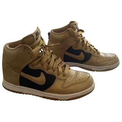 Pre-owned Nike Sb Dunk  Gold Leather Trainers