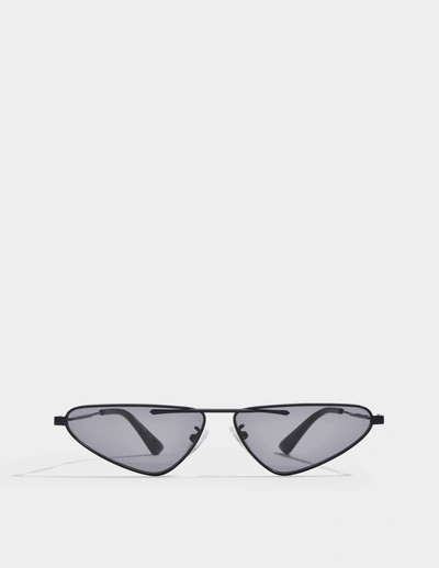 Alexander Mcqueen Triangular Sunglasses In Black