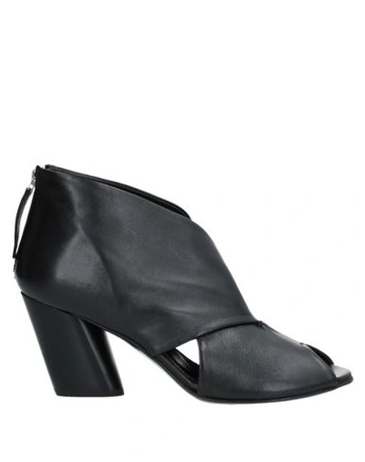 Halmanera Ankle Boots In Black