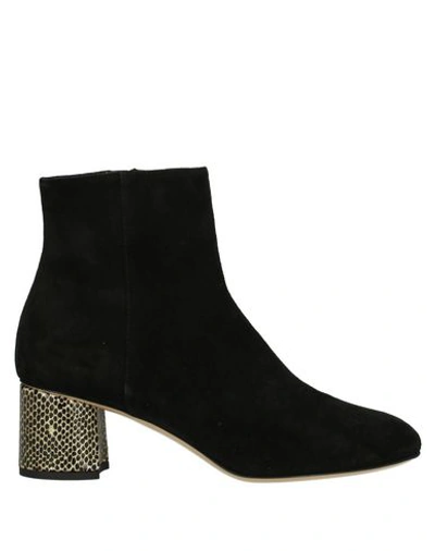 Ninalilou Ankle Boot In Black