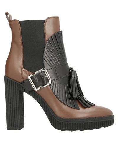 Tod's Ankle Boots In Brown