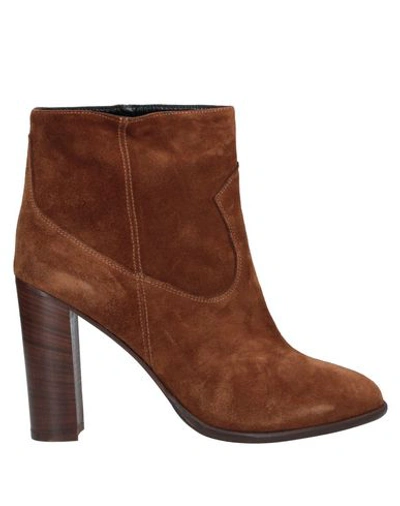 Anna F. Ankle Boots In Brown