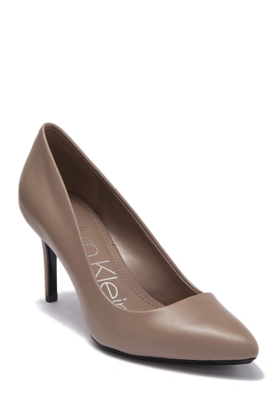 Calvin Klein Kamara Nappa Smooth Leather Pump In Tobacco