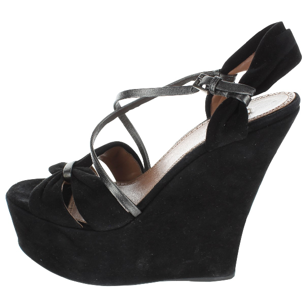 Pre-Owned AlaÏa Black Suede Sandals | ModeSens