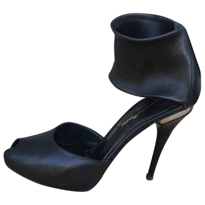 Pre-owned Gianvito Rossi Leather Heels In Black