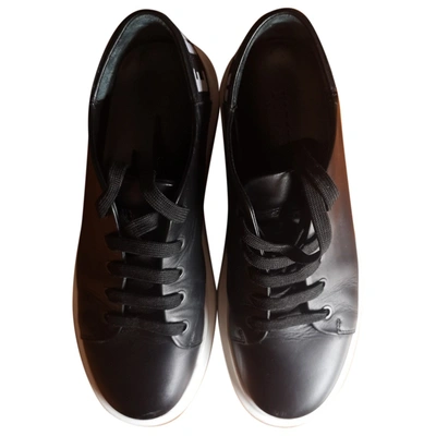 Pre-owned Versus Leather Low Trainers In Black