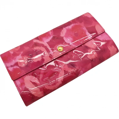 Pre-owned Louis Vuitton Sarah Patent Leather Wallet In Pink