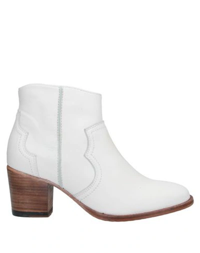 Catarina Martins Ankle Boots In White