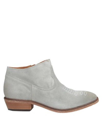 Catarina Martins Ankle Boot In Light Grey