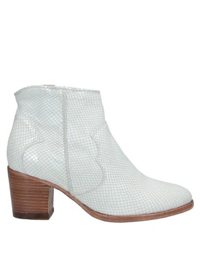 Catarina Martins Ankle Boot In White