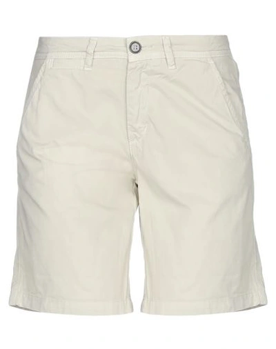 Fred Perry Shorts & Bermuda Shorts In Ivory