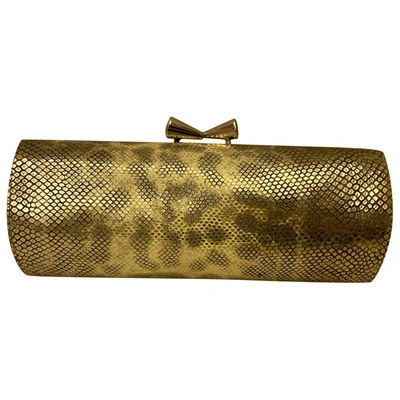 Pre-owned Stuart Weitzman Leather Clutch Bag In Gold