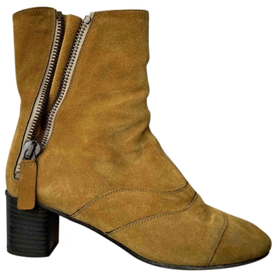 Pre-owned Chloé Lexie Yellow Suede Ankle Boots