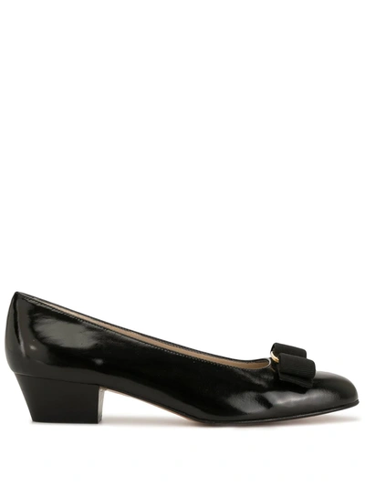 Pre-owned Ferragamo 1990s Vara Bow Pumps In Black