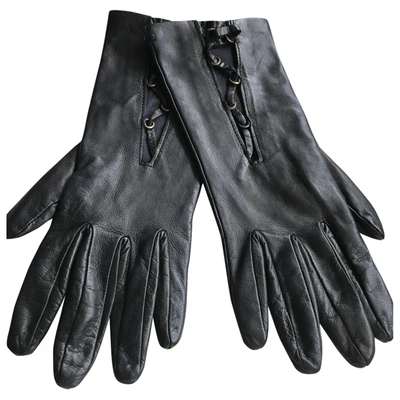Pre-owned Versus Leather Gloves In Black