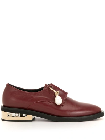 Coliac Pendant Detail Low-heel Loafers In Red