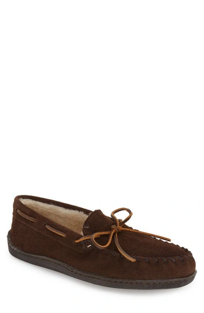 Minnetonka Men's Pile Lined Hard Sole Extended Sizes Slippers Men's Shoes In Dark Brown