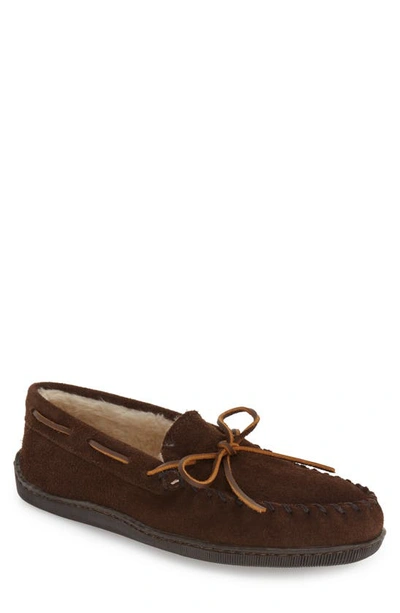 Minnetonka Men's Pile Lined Hard Sole Extended Sizes Slippers In Chocolate