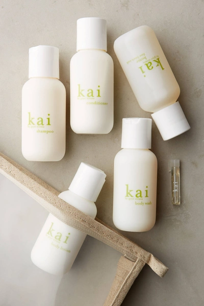 Kai Travel Set In White