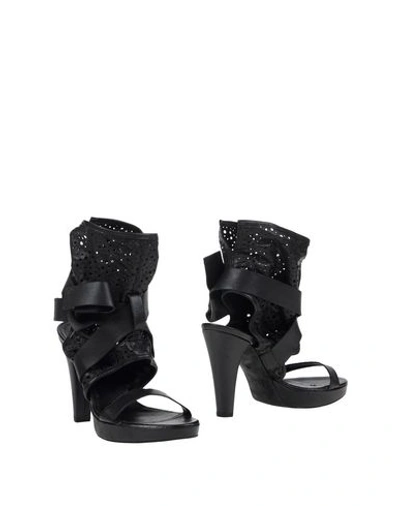 Vic Ankle Boot In Black