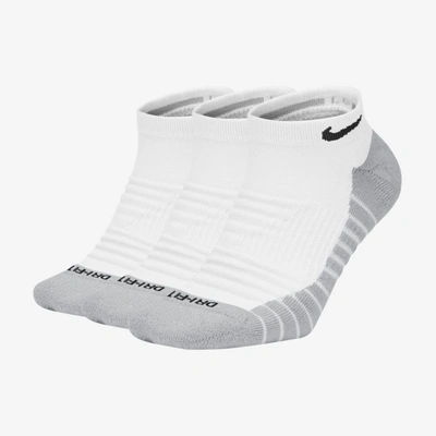 Nike Everyday Max Cushioned Training No-show Socks In White