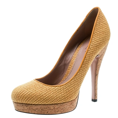 Pre-owned Gucci Yellow Woven Jute Bumblebee Cork Platform Pumps Size 37