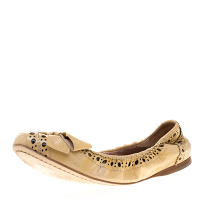 Pre-owned Miu Miu Beige Brogue Leather Scrunch Bow Ballet Flats Size 37.5