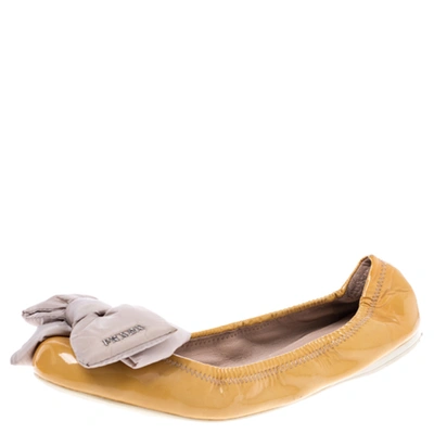 Pre-owned Prada Mustard Patent Leather Bow Ballet Flats Size 39 In Yellow
