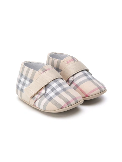 Burberry Babies' Signature Check Pattern Pre-walkers In Beige