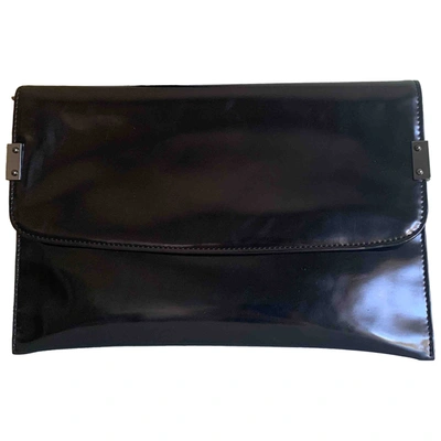 Pre-owned Stuart Weitzman Leather Clutch Bag In Black