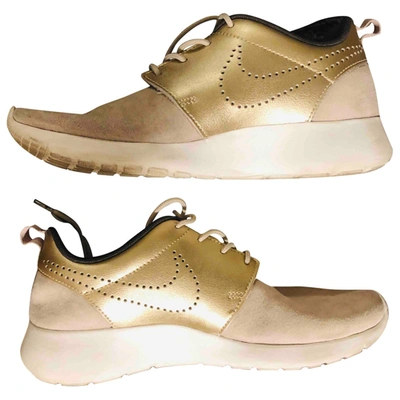 Pre-owned Nike Roshe Run Trainers In Gold