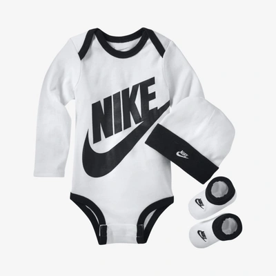 Nike Baby (6-12m) Bodysuit, Hat And Booties Box Set In White