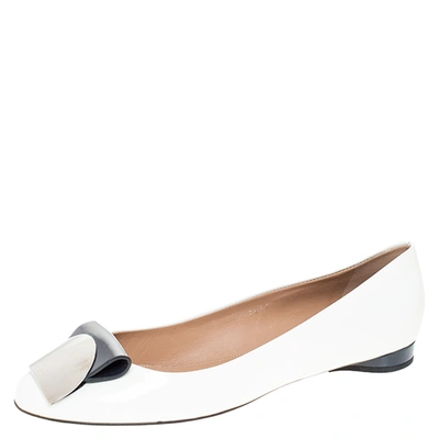 Pre-owned Ferragamo White/navy Blue Patent Leather Posi Ballet Flats Size 40.5