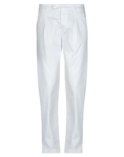 Entre Amis Pants In White