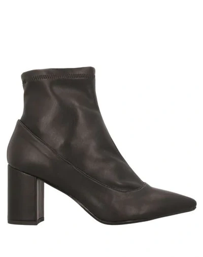 Anna F Ankle Boots In Black