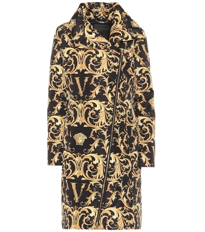 Versace V-barocco Print Down Puffer Coat In Black/gold