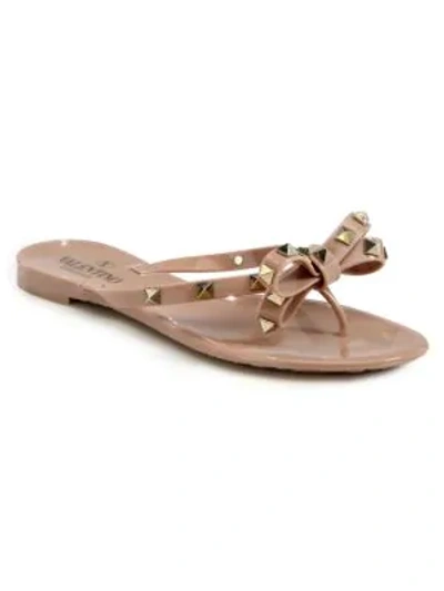 Valentino Garavani Rockstud Bow Jelly Thong Sandals In Poudre | ModeSens