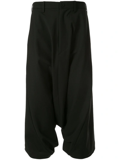 Julius Cropped Tailored Trousers In Black