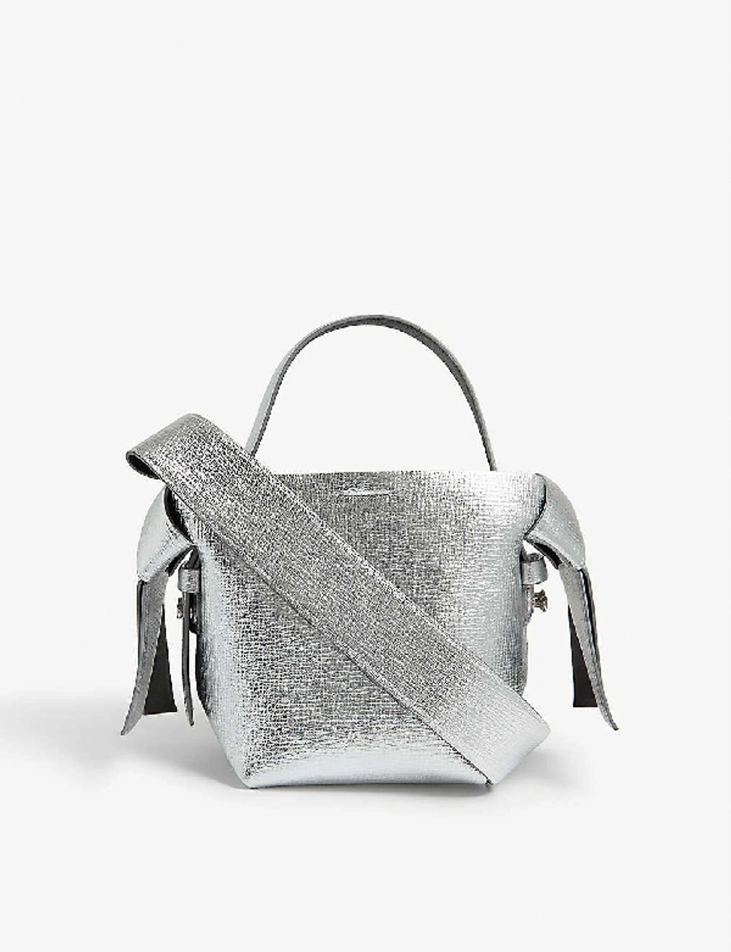＜Acne Studios＞マイクロ Musubi バッグ シルバー Acne Studios Musubi Micro Leather Cross-body Bag In Silver