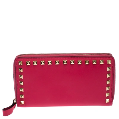 Pre-owned Valentino Garavani Hot Pink Leather Rockstud Zip Around Wallet