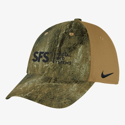 Nike Sfs Swoosh Flex Camo Hat In Wheat