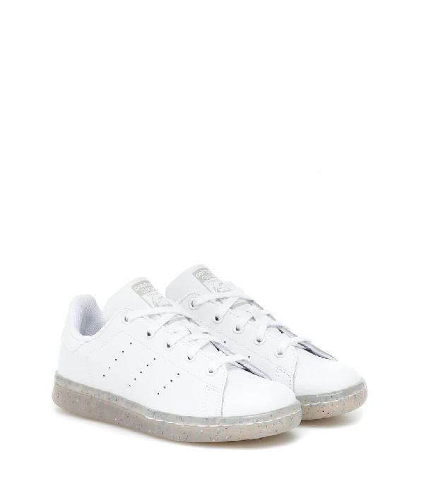 sparkly white tennis shoes