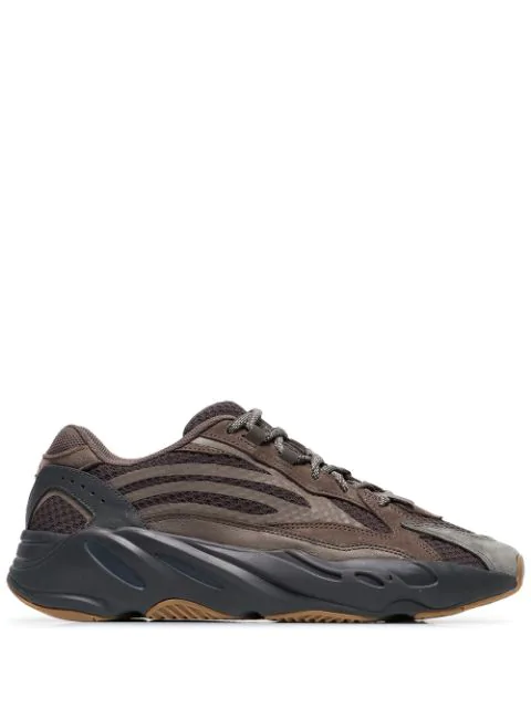 brown yeezy 700